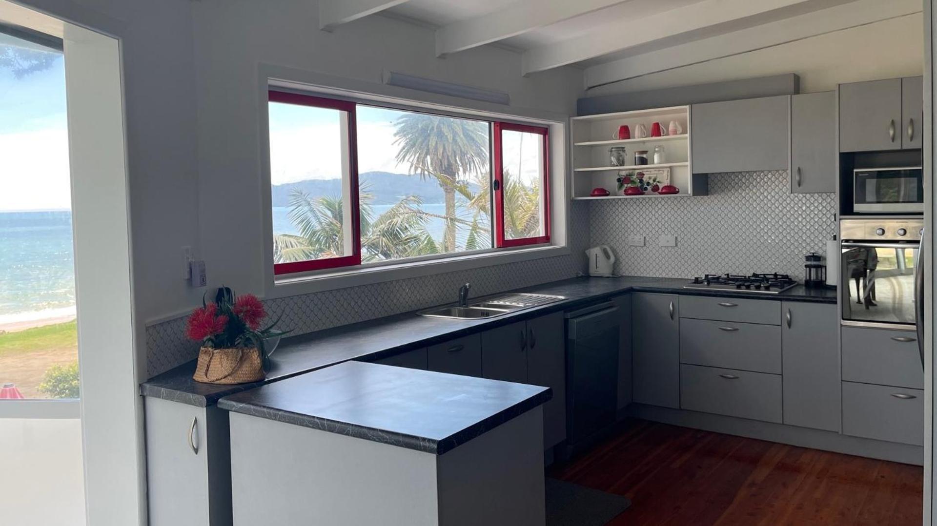 Driftwood Lodge Beachfront, Cable Bay, Northland Coopers Beach Room photo