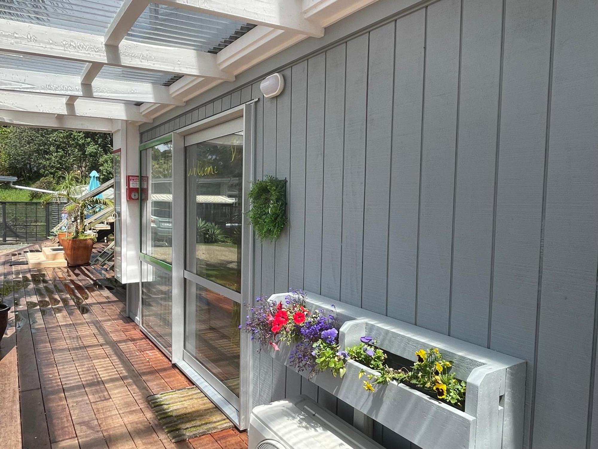 Driftwood Lodge Beachfront, Cable Bay, Northland Coopers Beach Exterior photo